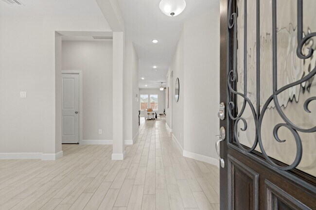 Building Photo - 6919 Myrtle Dr