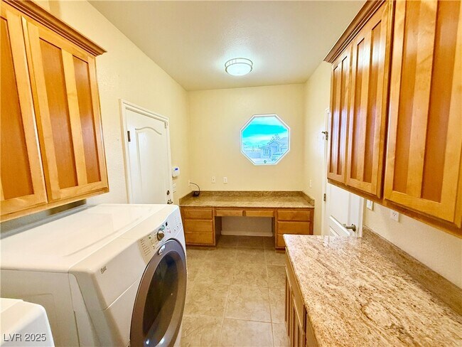 Building Photo - 6780 Sandpebble St