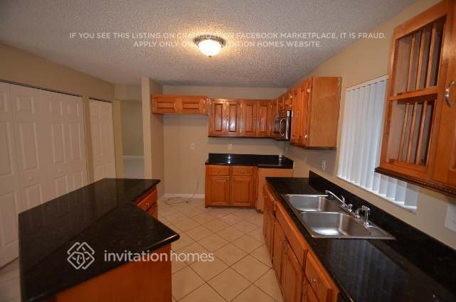 Building Photo - 930 SW 88th Terrace