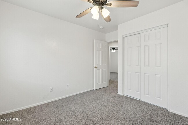 Building Photo - 6412 N 78th Ln
