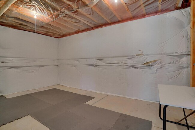 Building Photo - Beautiful Ranch Style Home in District 20-...