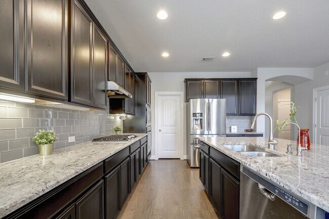 Building Photo - 5813 Viejo Dr