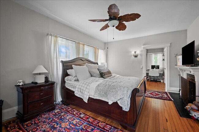 Building Photo - Rare Harbor Heights Rental | 4BR Colonial with Parking & Fenced Yard