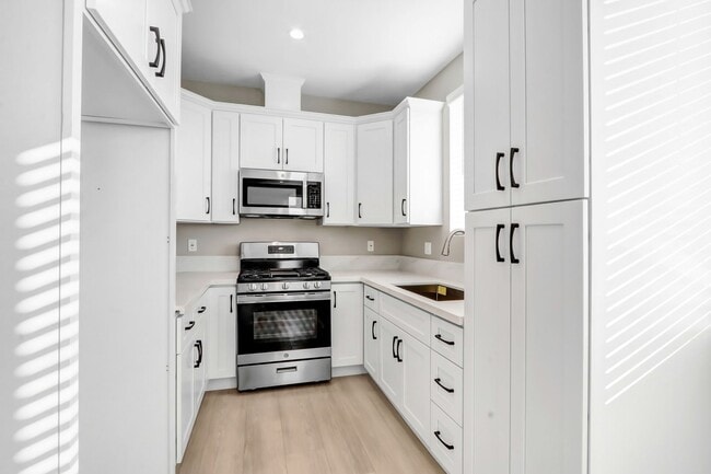 Building Photo - 10261 Tudor Ave