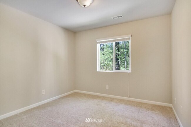 Building Photo - Listed For Rent