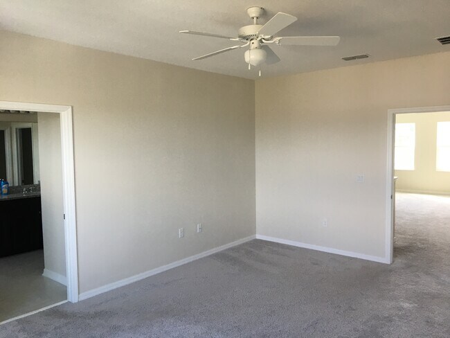 Building Photo - 2510 Sanderling St