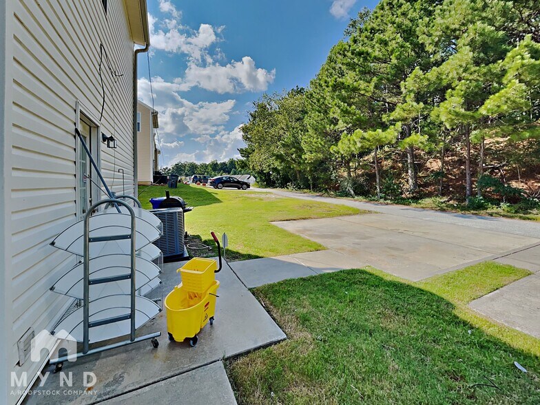 Building Photo - 5050 Oakley Commons Blvd