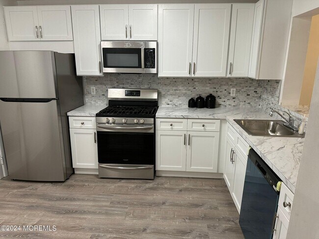 Primary Photo - 204 Forsythia Ln