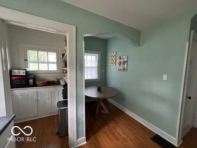 Building Photo - 336 N Lesley Ave