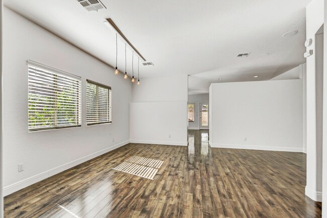 Building Photo - 2515 W Preserve Way