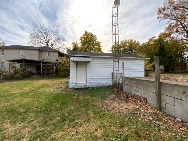 Building Photo - 624 Grant St