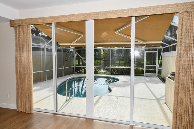 Building Photo - 327 Salinas Dr