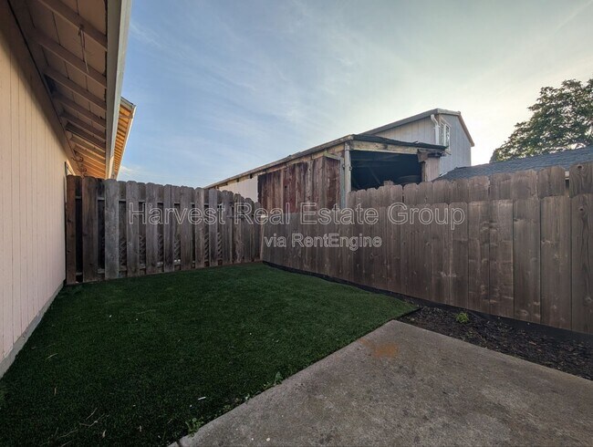 Building Photo - 312 Blossom Way