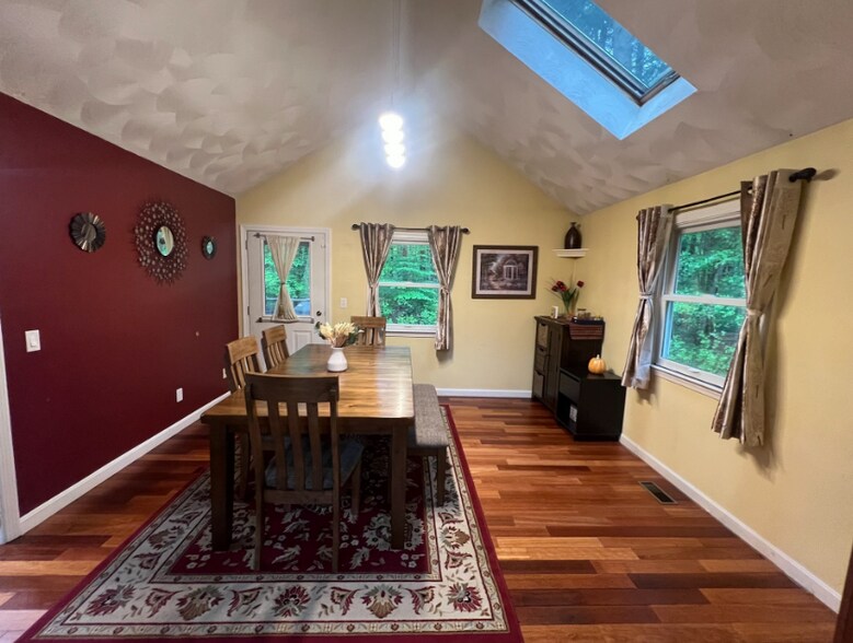 Building Photo - 45 Winterberry Way