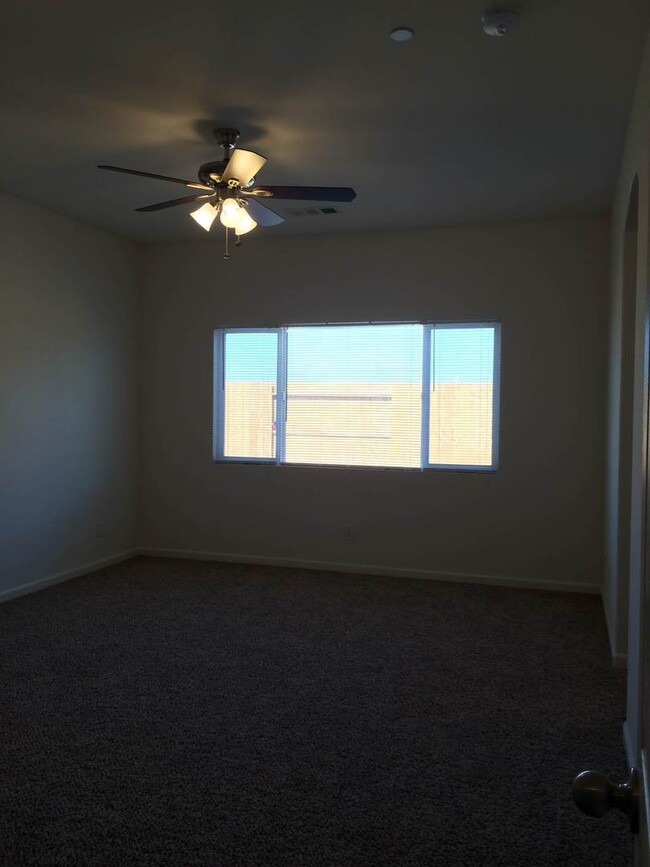 Building Photo - BEAUTIFUL  4+2 - $2550+$2550 Deposit - 93313