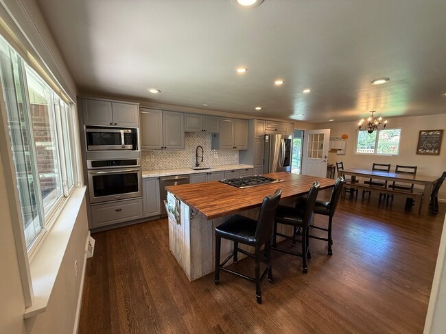 Building Photo - Beautifully Renovated Boulder Gem with Bac...