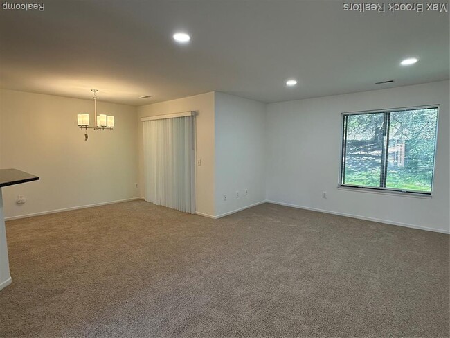 Building Photo - 6560 Ridgefield Cir