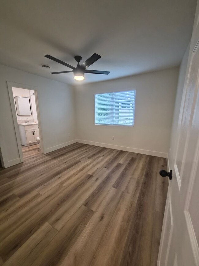 Building Photo - Beautifully Renovated 3 bedroom 2 Bath House