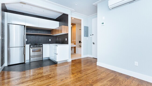 Building Photo - 62 E 21st St