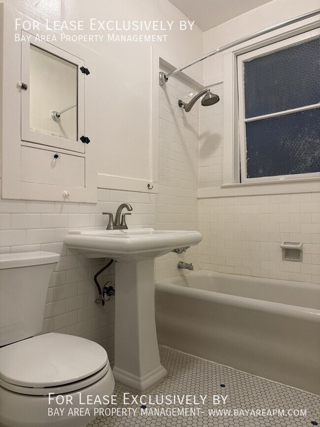 Building Photo - 345 Forest St