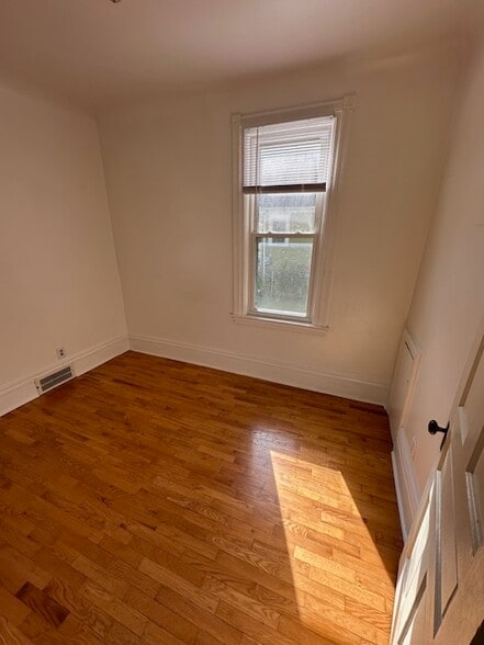 Building Photo - 215 Woodward St. #4