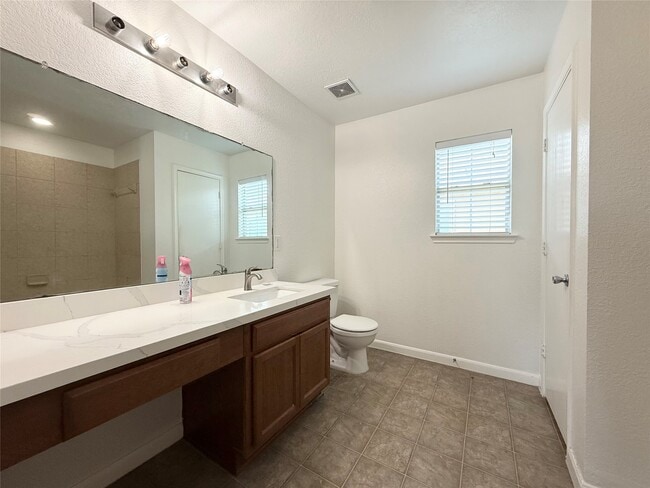 Building Photo - 910 Staffordale Manor Ln