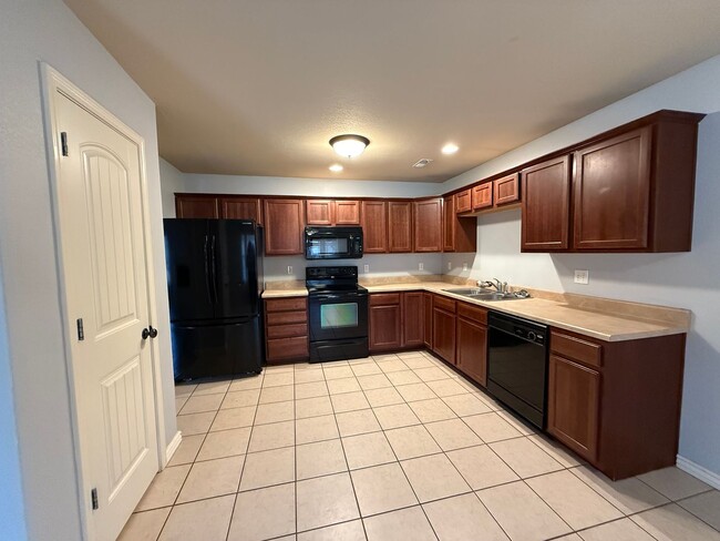 Building Photo - Now Pre-leasing for Mid-April