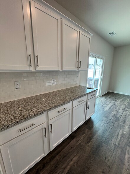 Kitchen - 406 Blue Aspen Dr