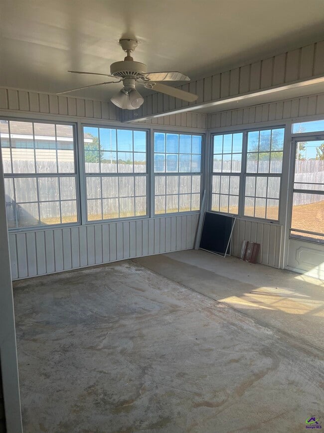Building Photo - 202 Chasen Ct