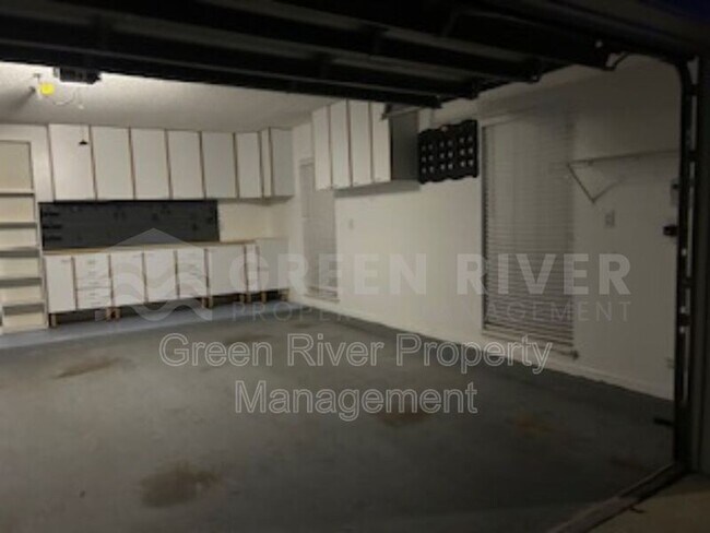 Building Photo - 1559 Lakeway Dr