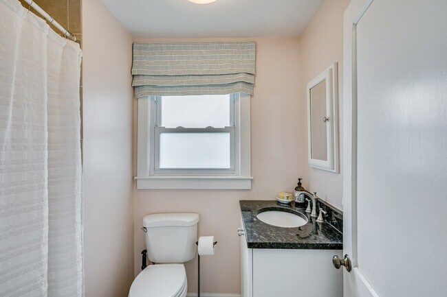 Building Photo - 1718 S Fletcher Ave