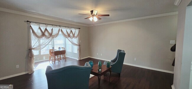 Building Photo - 5151 Roswell Rd