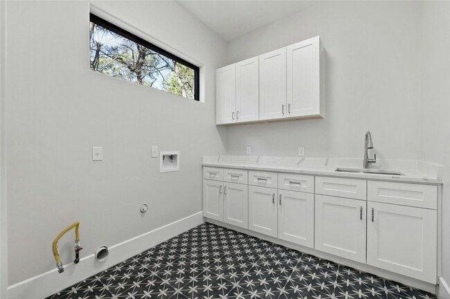 Building Photo - 319 Akaloa Dr