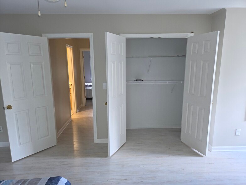 Building Photo - 321 Dulaine Cv