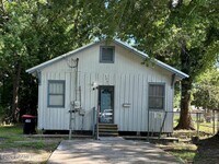 Building Photo - 304 Carmel Dr