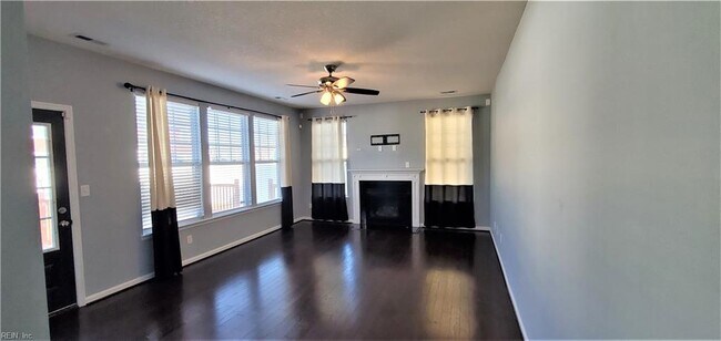Building Photo - 2145 Bellflower Wy