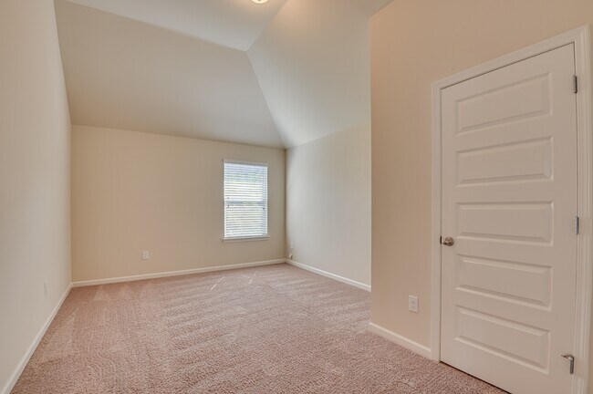 Building Photo - 5014 Vine Ln