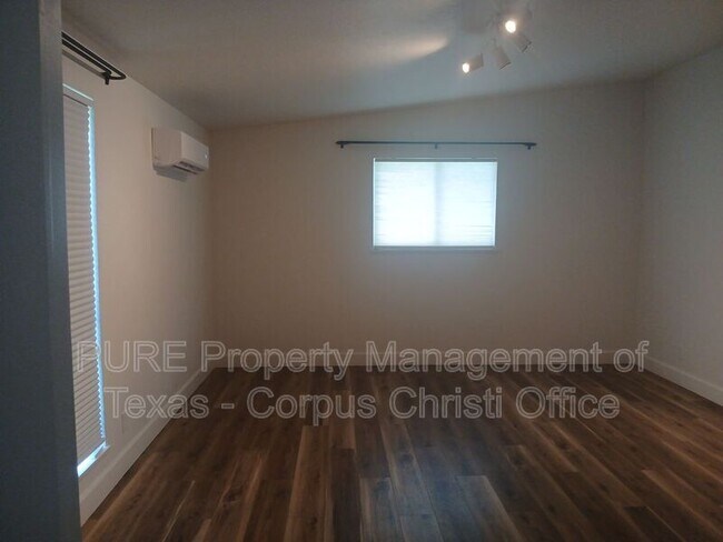 Building Photo - 730 Bradshaw Dr