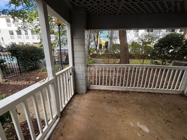 Building Photo - 230 Oakwood Ct