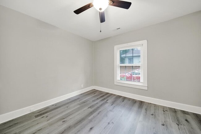 Building Photo - Recently Renovated 2 Bedroom Home in Rock ...