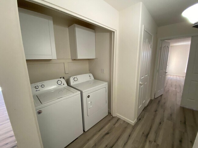 Building Photo - 10254 Hopi Ln