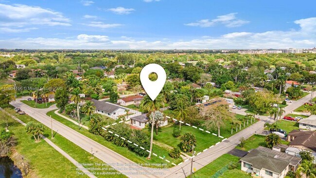 Building Photo - 4421 SW 73rd Terrace