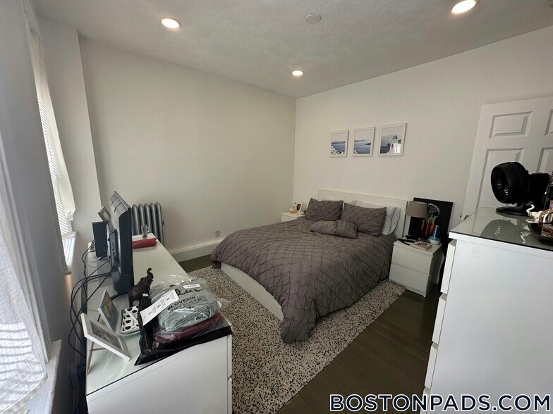 Primary Photo - 111 Park Dr