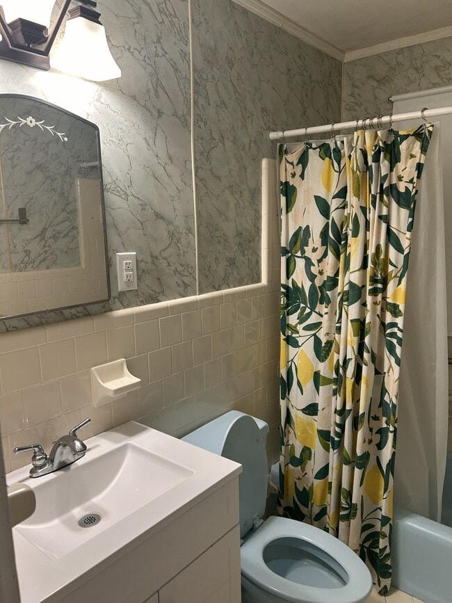 Building Photo - 317 Turner St