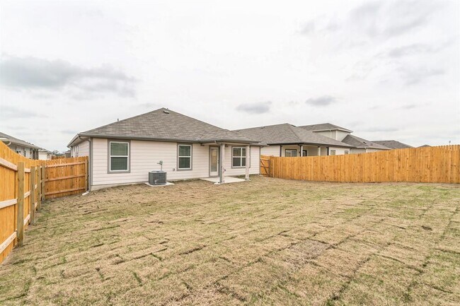 Building Photo - 309 Pedernales Ln