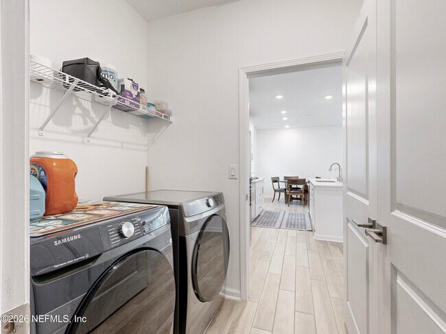 Building Photo - 401 Archstone Wy