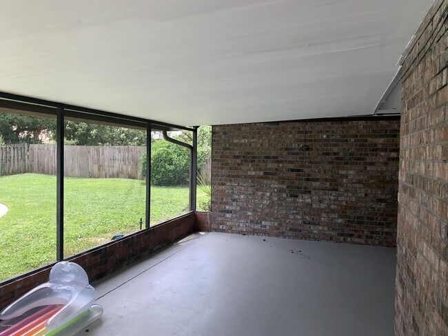 Building Photo - 321 Foxridge Rd