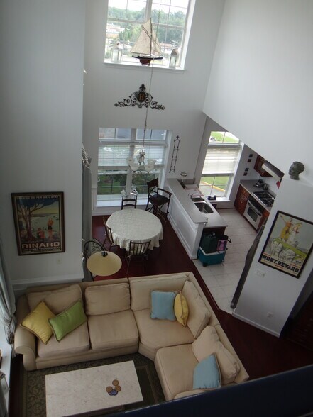 Building Photo - 830 Belmont Bay Dr
