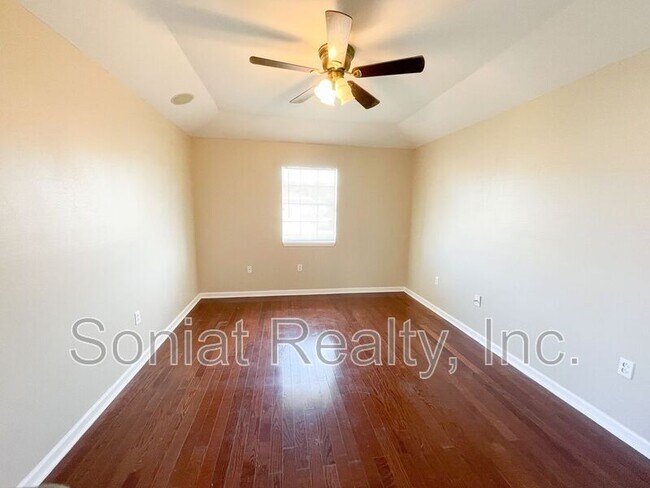 Building Photo - 7596 Morel St