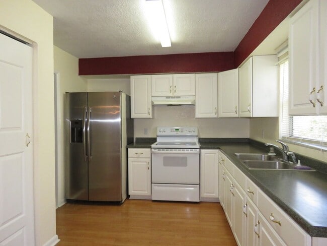 Building Photo - For Rent 4 Bd/ 3Ba Home